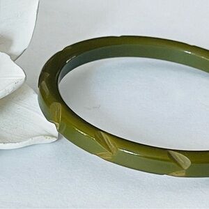 Avocado Green Carved Vintage Bakelite Bangle. Semichrome tested.